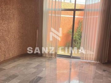 Zona de Oro II: Hermosa casa con amplio patio