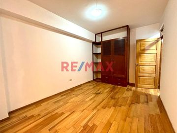 🌟 ¡OPORTUNIDAD ÚNICA EN EL GOLF! 🌟

🏡 Descubre tu nuevo hogar en Los Cascanueces A-8 Dpto. 101, URB LAS PALMAS II.
Un departamento moderno y acoged