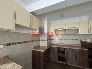 🌟 ¡OPORTUNIDAD ÚNICA EN EL GOLF! 🌟

🏡 Descubre tu nuevo hogar en Los Cascanueces A-8 Dpto. 101, URB LAS PALMAS II.
Un departamento moderno y acoged