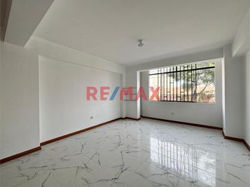 🌟 ¡OPORTUNIDAD ÚNICA EN EL GOLF! 🌟

🏡 Descubre tu nuevo hogar en Los Cascanueces A-8 Dpto. 101, URB LAS PALMAS II.
Un departamento moderno y acoged