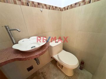 🌟 ¡OPORTUNIDAD ÚNICA EN EL GOLF! 🌟

🏡 Descubre tu nuevo hogar en Los Cascanueces A-8 Dpto. 101, URB LAS PALMAS II.
Un departamento moderno y acoged