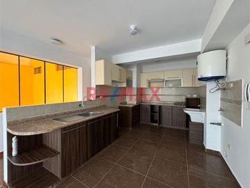 🌟 ¡OPORTUNIDAD ÚNICA EN EL GOLF! 🌟

🏡 Descubre tu nuevo hogar en Los Cascanueces A-8 Dpto. 101, URB LAS PALMAS II.
Un departamento moderno y acoged