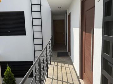 VENTA DE DEPARTAMENTO DE DOS NIVELES CERCANO A PLAZA SAN LUIS