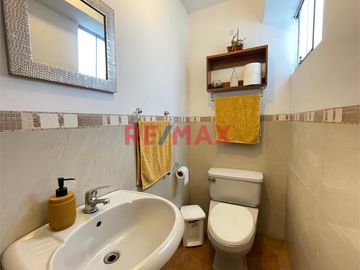 Descubre tu nuevo hogar en este lindo y amplio departamento, con vista a la calle, ubicado en sexto piso.

Inmejorable ubicación, se encuentra en la