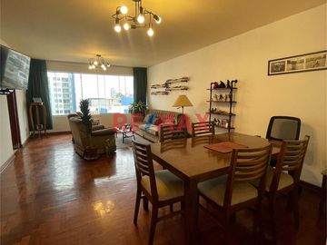 Descubre tu nuevo hogar en este lindo y amplio departamento, con vista a la calle, ubicado en sexto piso.

Inmejorable ubicación, se encuentra en la