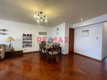 Descubre tu nuevo hogar en este lindo y amplio departamento, con vista a la calle, ubicado en sexto piso.

Inmejorable ubicación, se encuentra en la