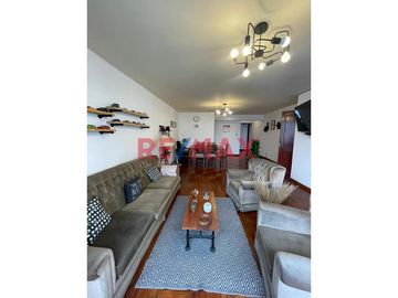 Descubre tu nuevo hogar en este lindo y amplio departamento, con vista a la calle, ubicado en sexto piso.

Inmejorable ubicación, se encuentra en la