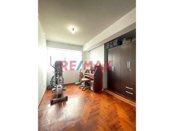 Descubre tu nuevo hogar en este lindo y amplio departamento, con vista a la calle, ubicado en sexto piso.

Inmejorable ubicación, se encuentra en la