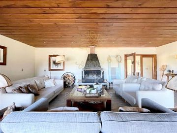 Terreno y casa en venta de 5 dorm. en Los Angeles