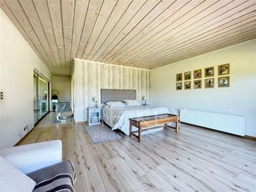 Terreno y casa en venta de 5 dorm. en Los Angeles