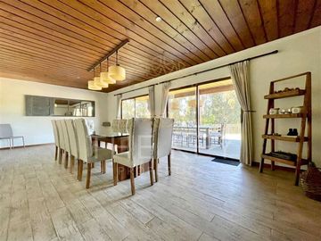 Terreno y casa en venta de 5 dorm. en Los Angeles