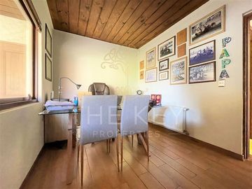 Terreno y casa en venta de 5 dorm. en Los Angeles