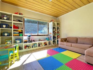 Terreno y casa en venta de 5 dorm. en Los Angeles