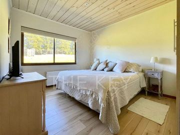 Terreno y casa en venta de 5 dorm. en Los Angeles