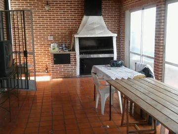Chalet, 4 ambientes con pileta en  Lomas de Zamora