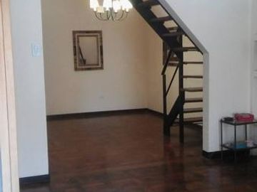Chalet, 4 ambientes con pileta en  Lomas de Zamora