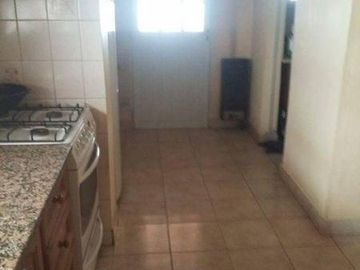 Chalet, 4 ambientes con pileta en  Lomas de Zamora