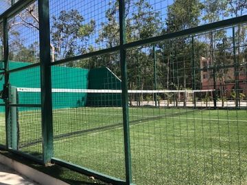 Casa con alberca privada, rooftop con lounge y hamaca, en privada con cancha de