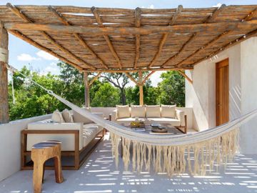 Casa con alberca privada, rooftop con lounge y hamaca, en privada con cancha de