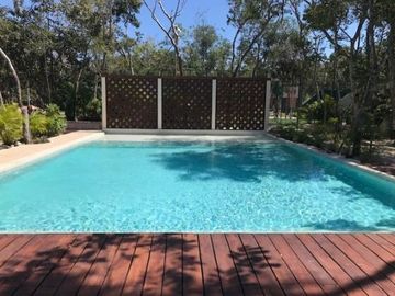 Casa con alberca privada, rooftop con lounge y hamaca, en privada con cancha de