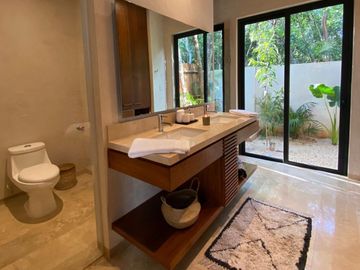 Casa con alberca privada, rooftop con lounge y hamaca, en privada con cancha de