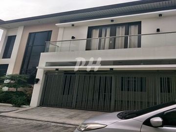 Classic Townhouse For Sale In Pasig PH938