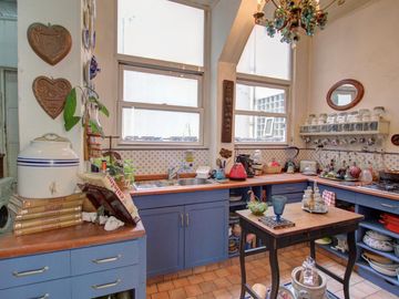 Montevideo y Guido - Ed. Racionalista - Semipiso - 2 Dor Suite c/Dep