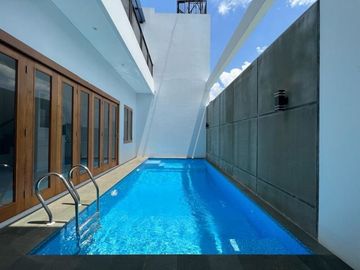 Dijual Rumah Baru Fully Furnished dengan Kolam Renang Pribadi