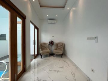 Dijual Rumah Baru Fully Furnished dengan Kolam Renang Pribadi