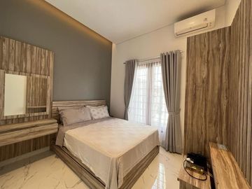 Dijual Rumah Baru Fully Furnished dengan Kolam Renang Pribadi