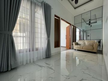 Dijual Rumah Baru Fully Furnished dengan Kolam Renang Pribadi
