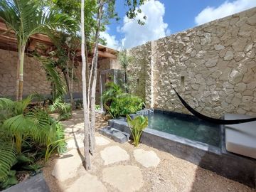 Estudio, con galeria de arte, paneles solares, alberca con solarium, concierge,