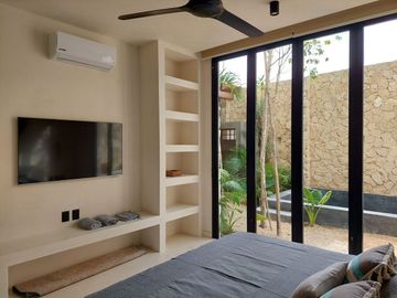 Estudio, con galeria de arte, paneles solares, alberca con solarium, concierge,
