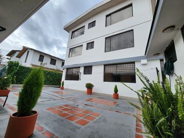 Vendo departamento y suite en Norte de Quito