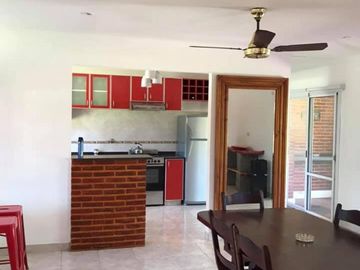 Excelente propiedad con piscina en barrio cerrado