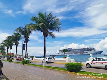 Apartamento cerca del malecón, terraza con alberca y vista al mar, venta Cozumel