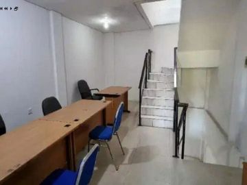 Ruko di Raya Gubeng , Strategis, Siap Huni