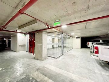 Cómodos estacionamientos en venta en Vitacura