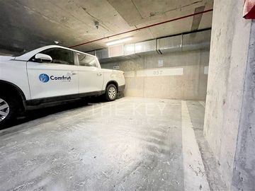 Cómodos estacionamientos en venta en Vitacura