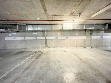 Cómodos estacionamientos en venta en Vitacura