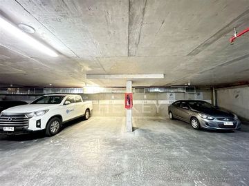 Cómodos estacionamientos en venta en Vitacura