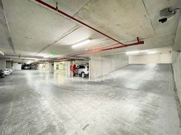 Cómodos estacionamientos en venta en Vitacura
