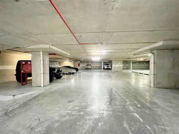 Cómodos estacionamientos en venta en Vitacura