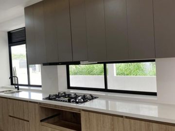 casa en venta en manantial de las mercedes. Cod V3075