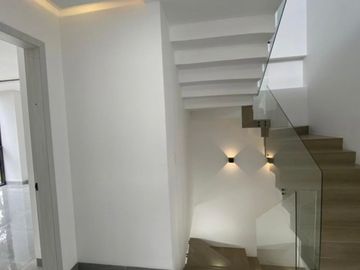 casa en venta en manantial de las mercedes. Cod V3075