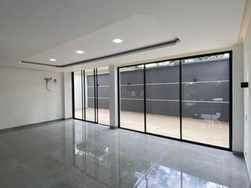 casa en venta en manantial de las mercedes. Cod V3075
