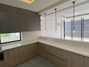 casa en venta en manantial de las mercedes. Cod V3075