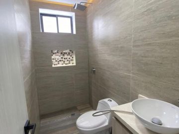 casa en venta en manantial de las mercedes. Cod V3075