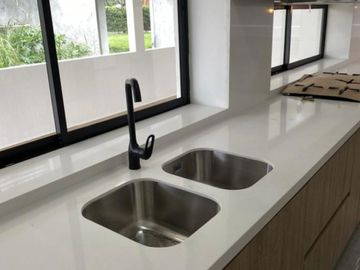 casa en venta en manantial de las mercedes. Cod V3075