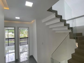 casa en venta en manantial de las mercedes. Cod V3075